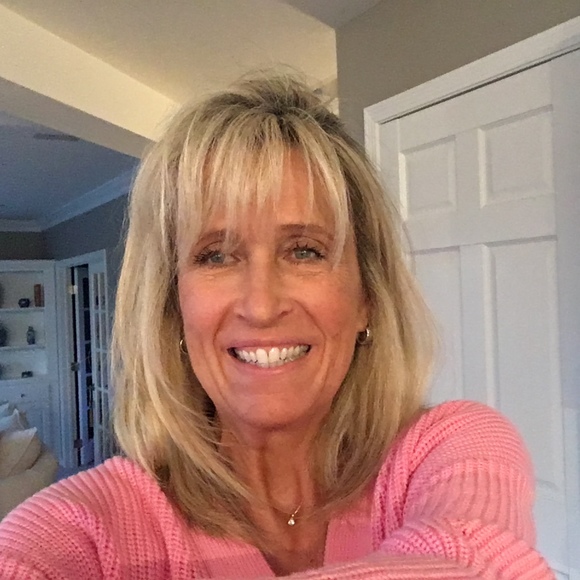 Meet your Posher, Julie - Picture 1 of 1